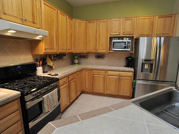 2nd image of 2941 W Desert Glory Dr