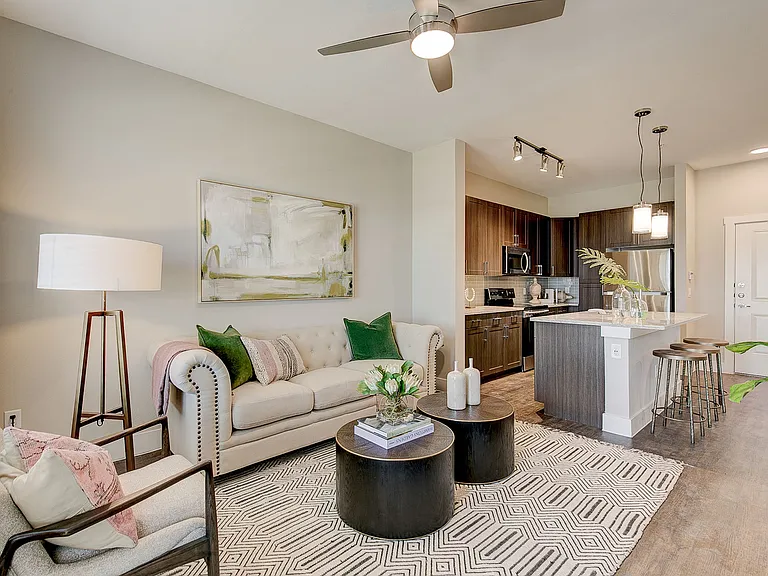 35 West at Champions Circle Apartments — Photo 6