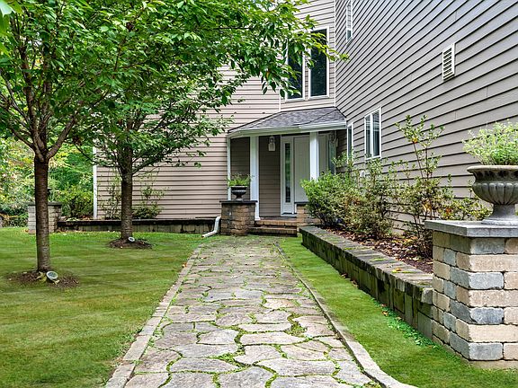 39 Quaker Hill Drive