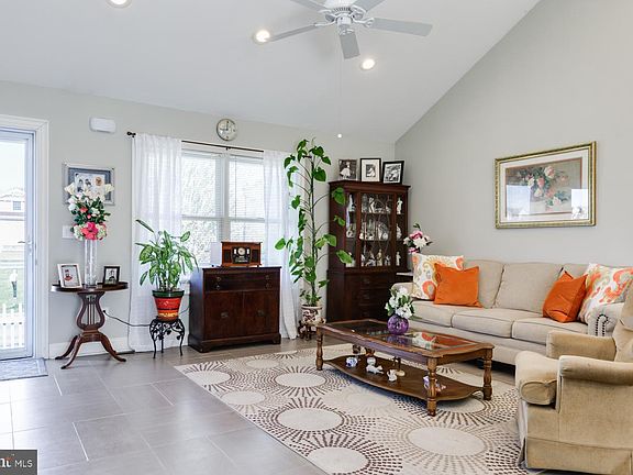 3rd image of 33837 N Hampton Cir