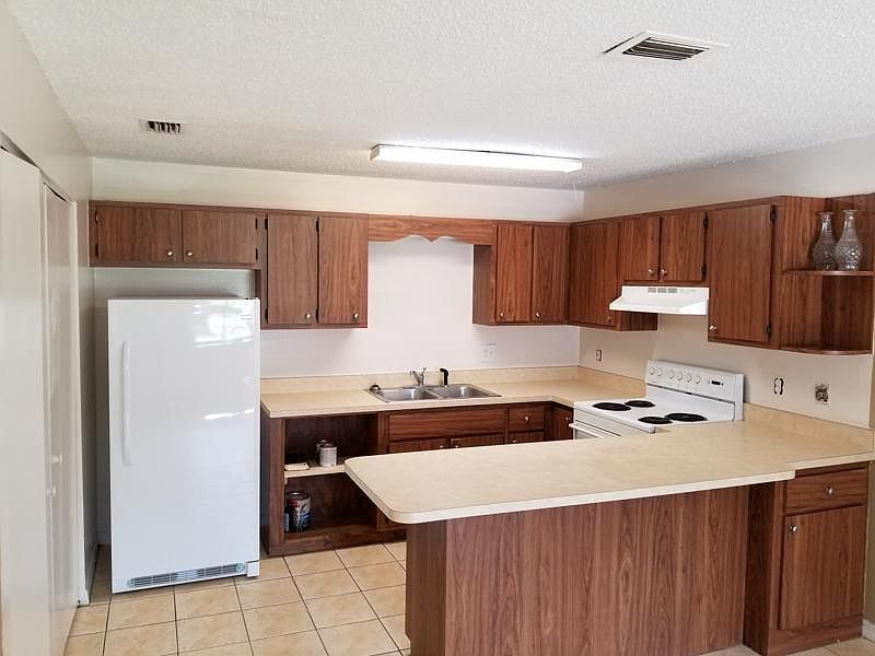 1st image of 3721 NE 41st St APT A