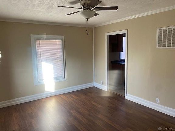 4th image of 809 E Maple Ave