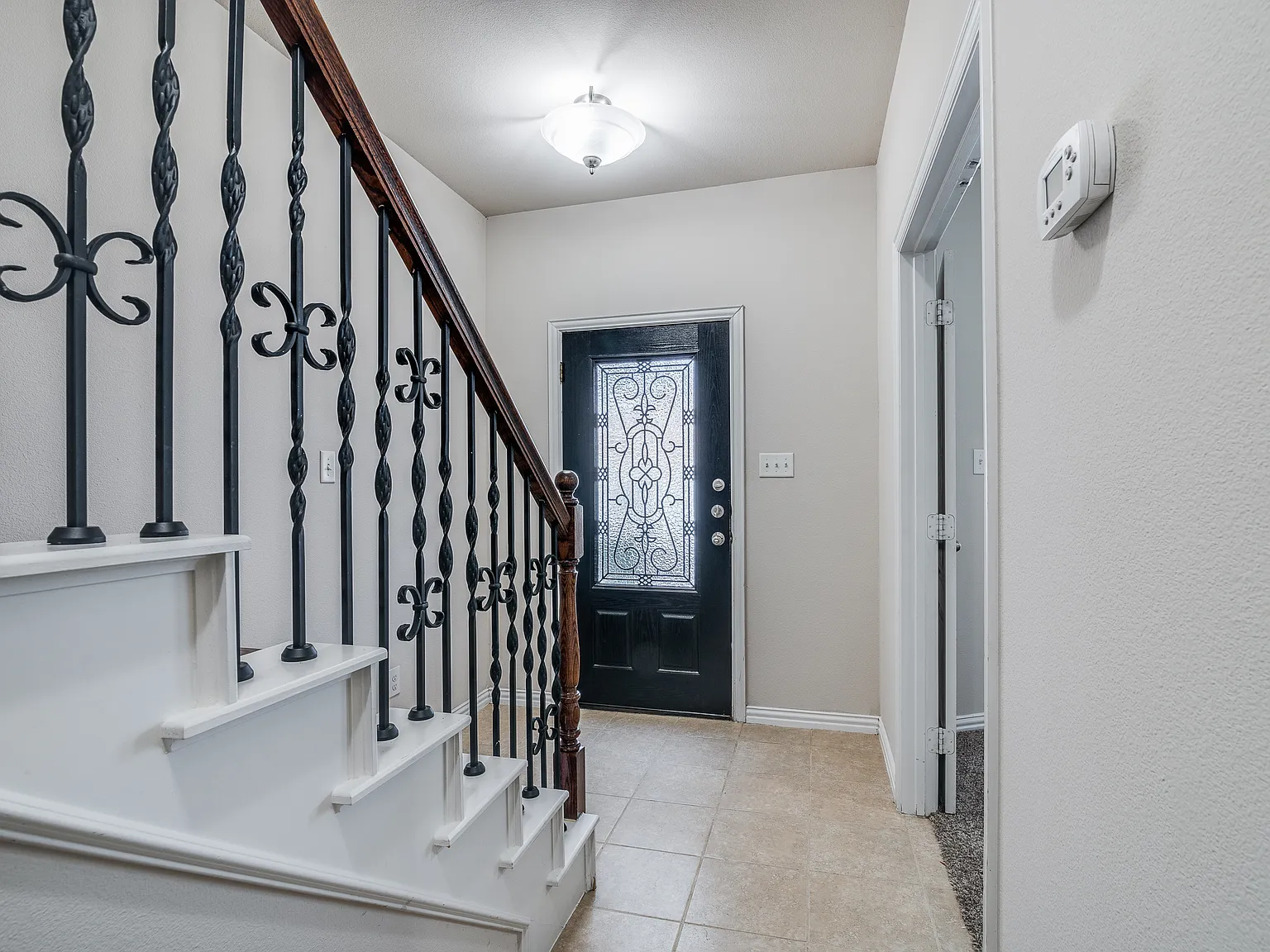 3 bed, 2.5 bath, 1802 sqft, $2,350 — Photo 2
