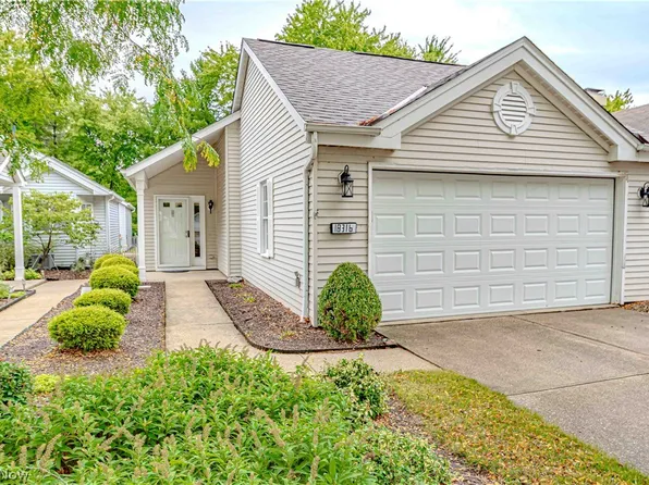 18316 Sherbrooke Oval, Strongsville, OH 44136