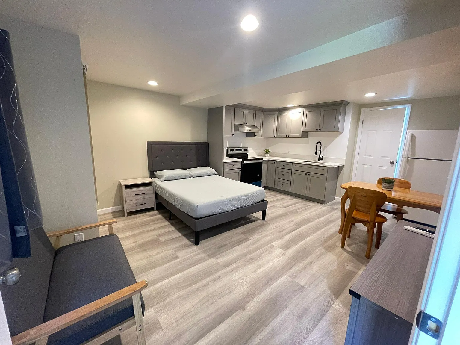 Studio, 400 sqft, $1,800 — Photo 2