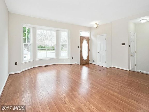 2nd image of 303 Lakeview Ct