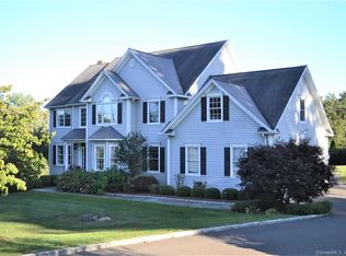 8 Lillinonah Ridge Dr, New Milford, CT 06776