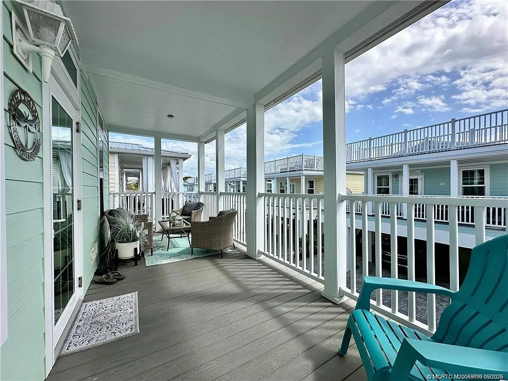 Building Photo - 352 NE Starboard Dr
