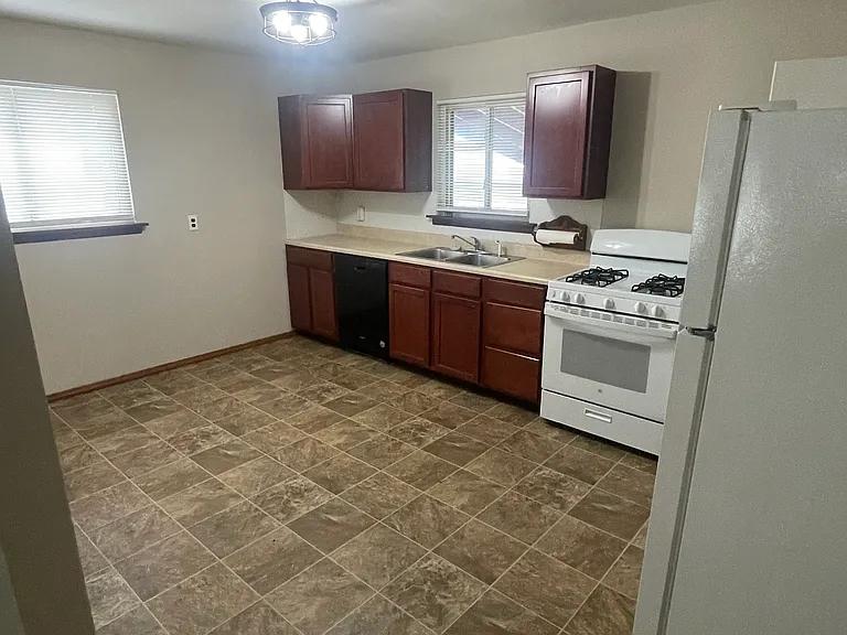 2250 Grants Pkwy — Photo 4