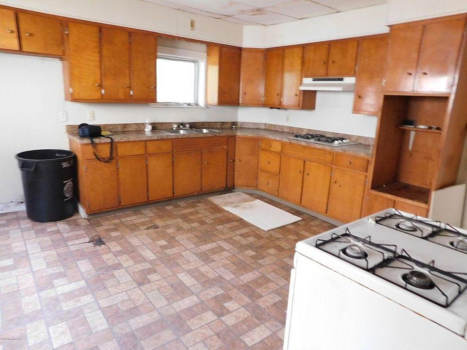 2nd image of 78 Hutson St