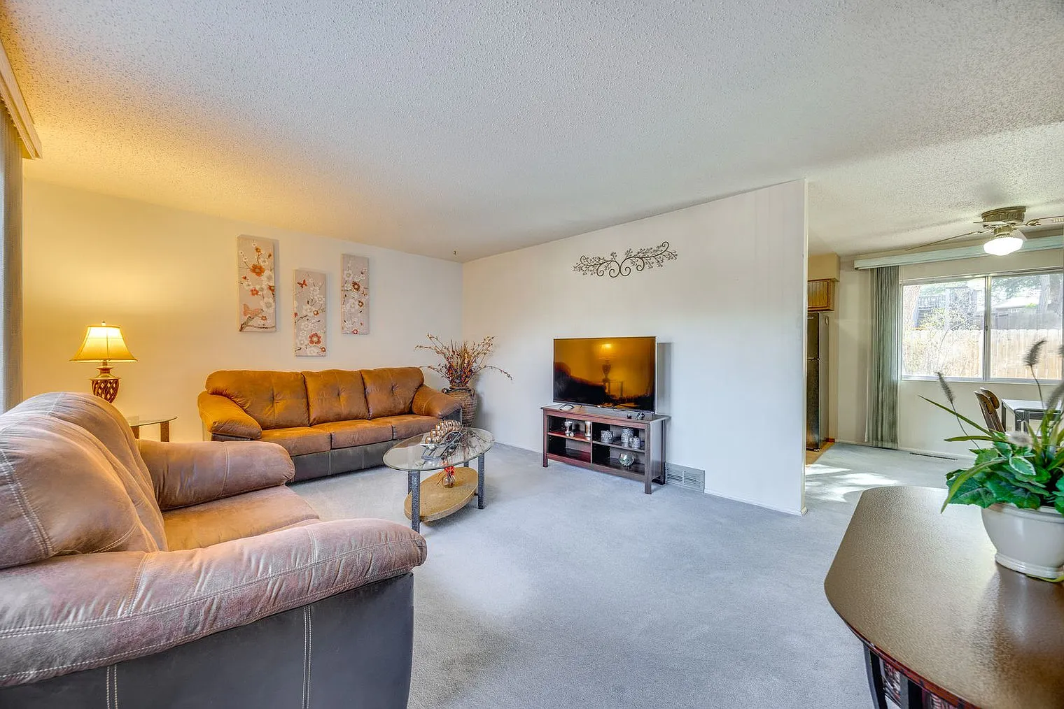 3 bed, 1.0 bath, 1367 sqft, $3,027 — Photo 2