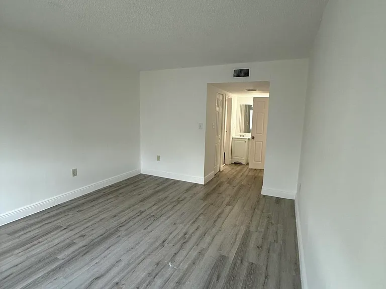 4324 NW 9th Ave #5-3C — Photo 9