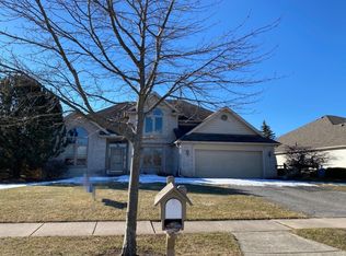 1655 Watermill Ln, Perrysburg, OH 43551