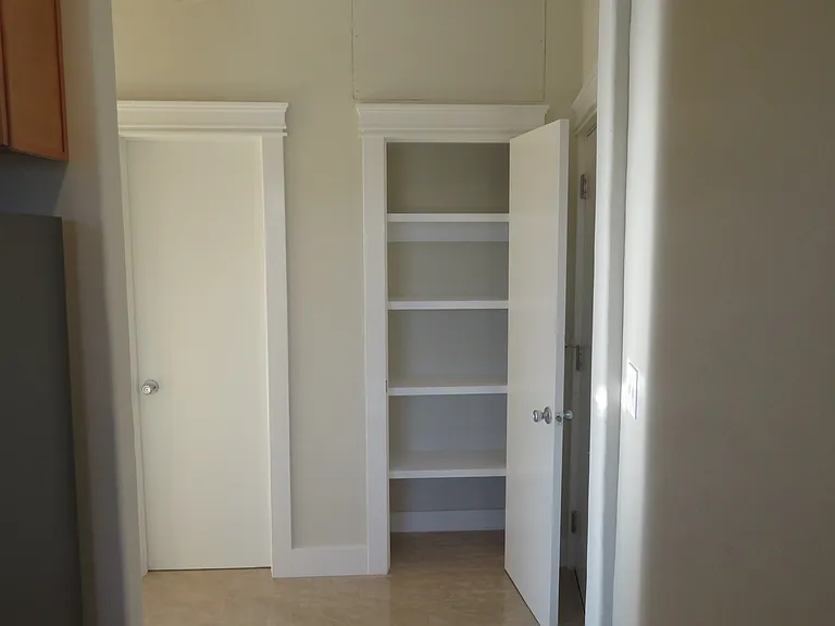 Claremont Towers Apartments — Photo 17