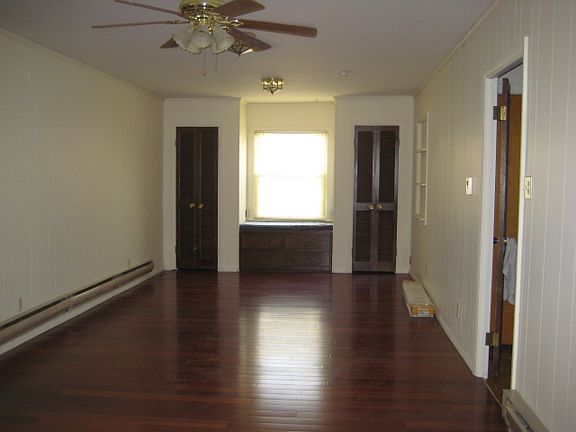 3rd image of 1708 N Hawthorne Ln