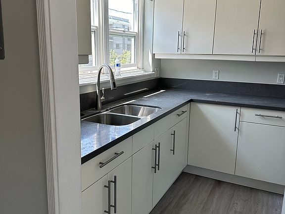 3rd image of 504 South St