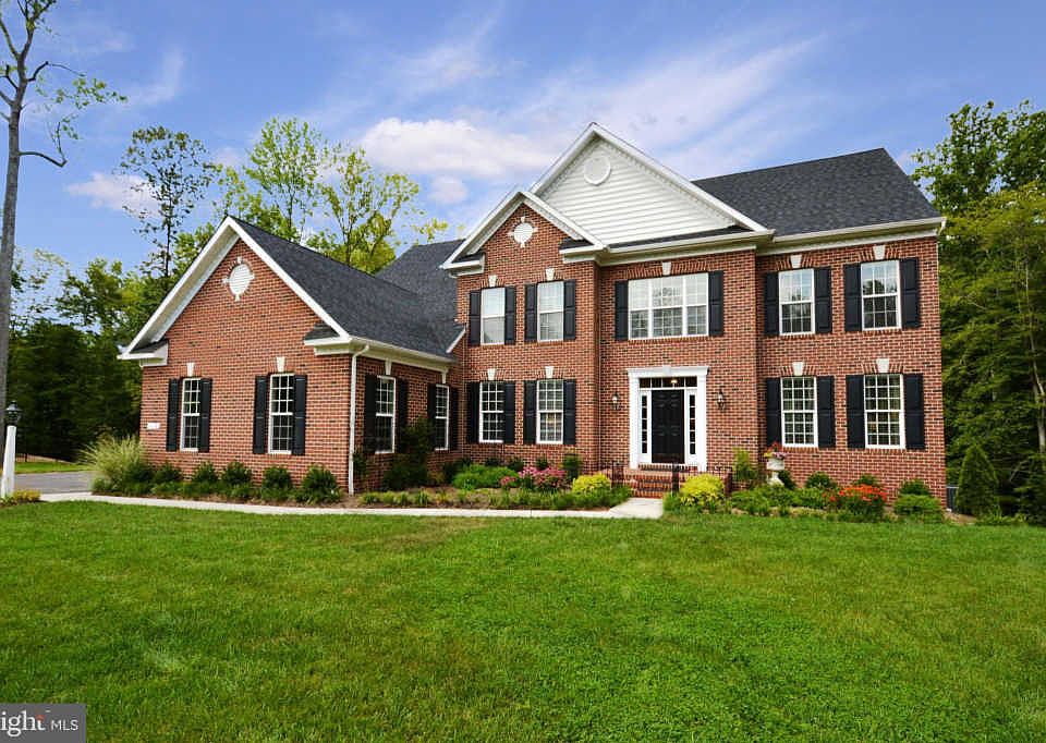 1st image of 610 Churchill Cir
