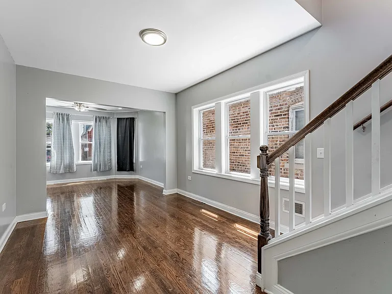 7008 S Oakley Ave — Photo 9