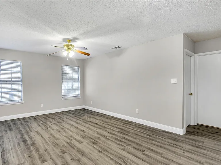 8105 Flowertree Dr — Photo 16