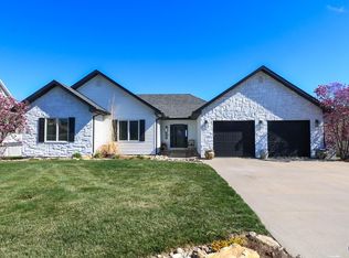 2504 Twin Lakes Dr, Emporia, KS 66801