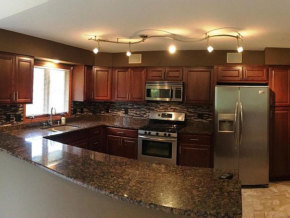 3rd image of 6223 Hilltop Dr
