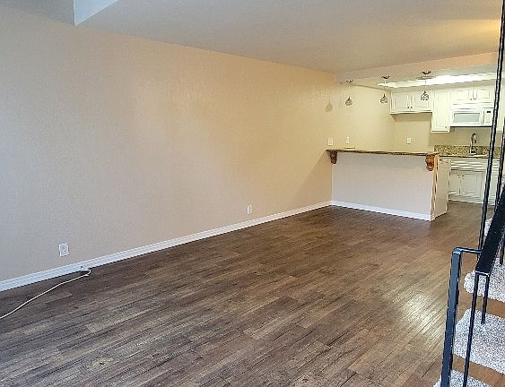 5th image of 220 W Union Ave
