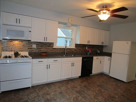 4th image of 142 E 162nd St