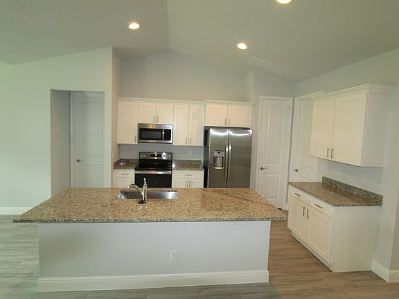 4th image of 1043 SE Lansdowne Avenue