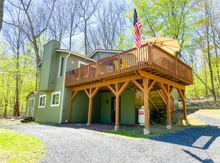 140 Lakewood Dr, Dingmans Ferry, PA 18328
