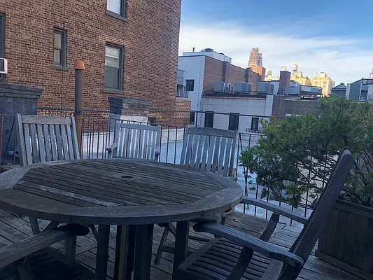 Rented by David Francis New York LLC | media 18