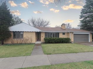 1 N School St, Mount Prospect, IL 60056