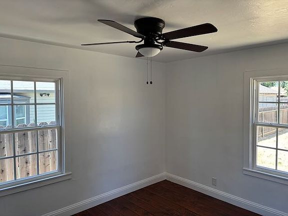 2nd image of 2543 W Acacia St