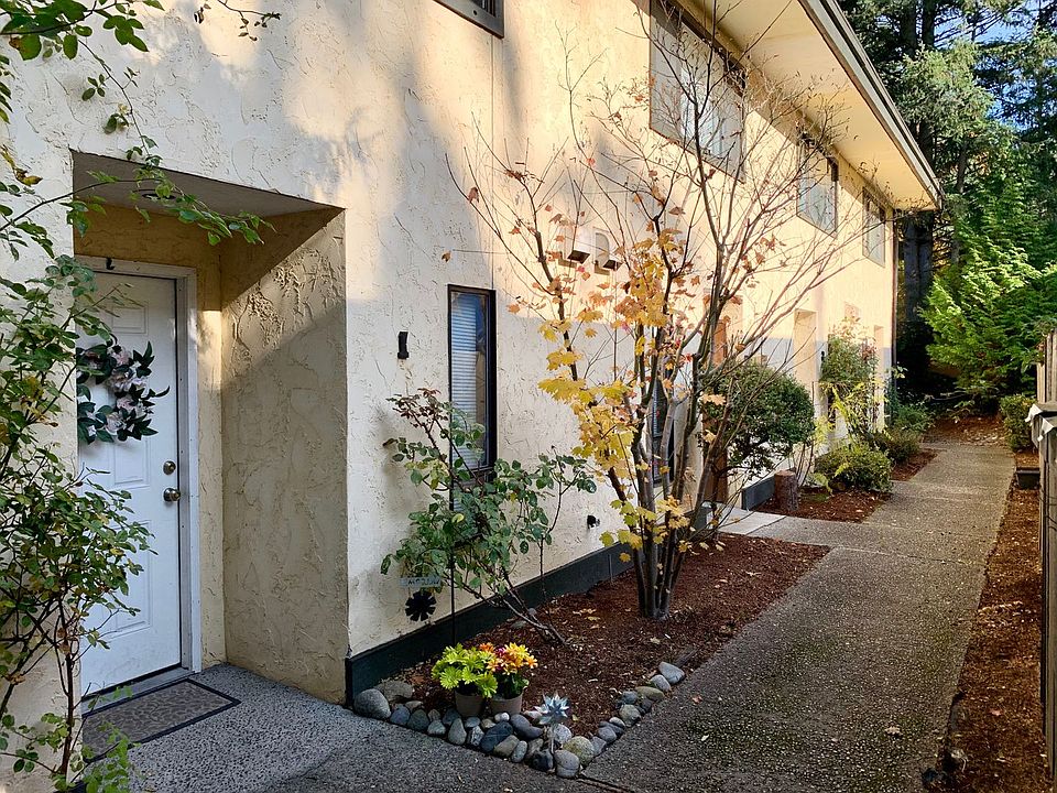 1st image of 2522 NE 195th St APT 3