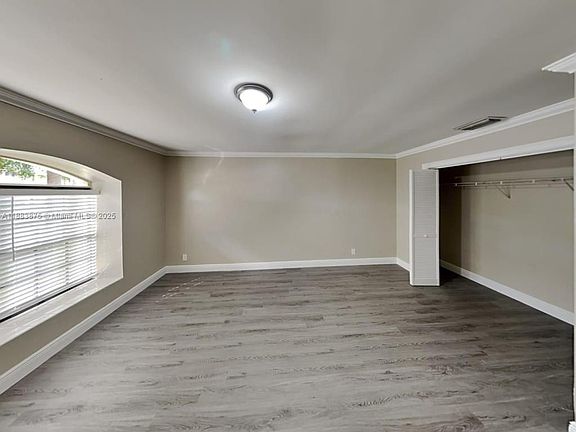 4th image of 512 NW 38th Ter #0
