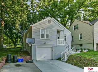 8224 Oakwood St, Ralston, NE 68127