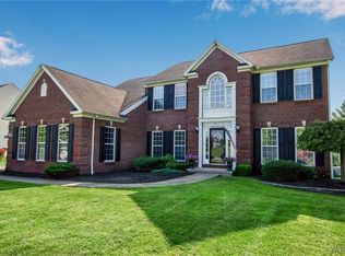 30 Graystone Ln, Orchard Park, NY 14127