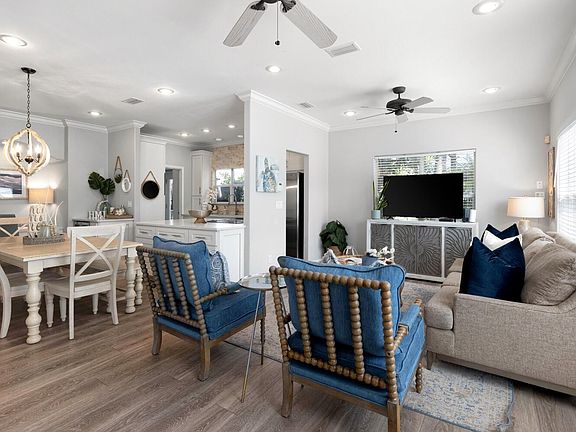 4th image of 279 Ventana Blvd
