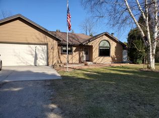 N1671 Vandriest Ln, Oostburg, WI 53070