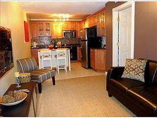 1st image of 403 Piccadilly Pl APT 1