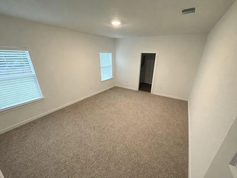 204 James River Dr — Photo 15