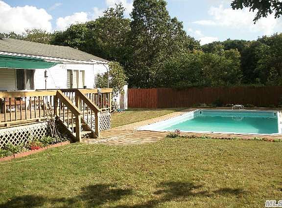 4th image of 6 Shenandoah Blvd