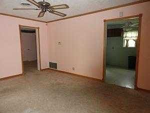 4th image of 851 Cherokee Dr