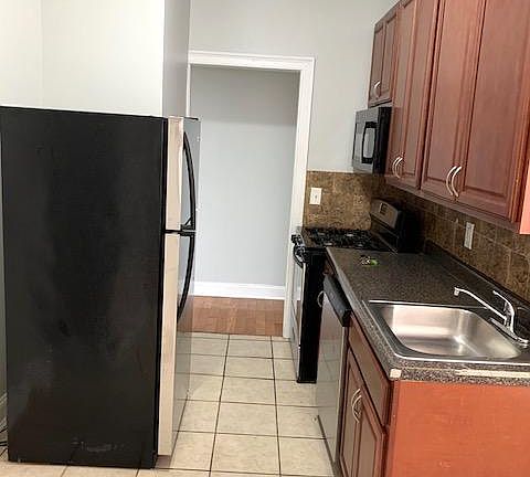 3rd image of 3143 Kennedy Blvd