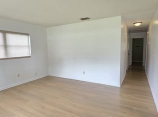 410 S Oakwood Ave, Brandon, FL 33511
