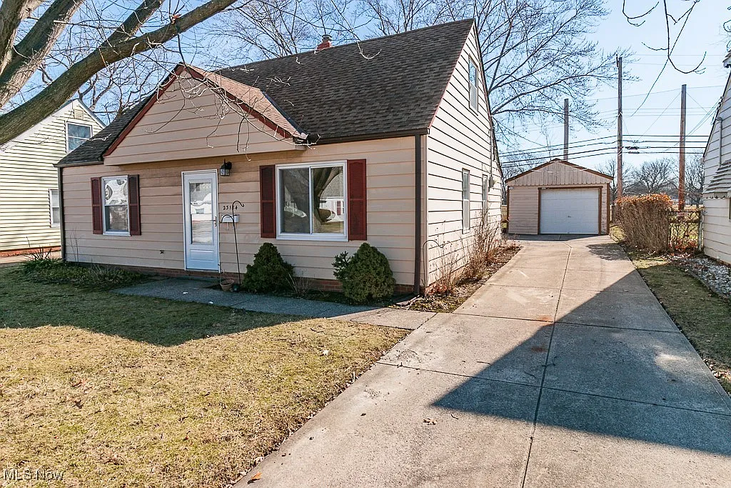 23184 Gay St photo 1