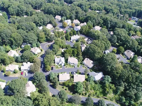 3 Strawberry Ln, Niantic, CT 06357