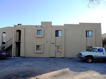 1st image of 940 N Alvernon Way