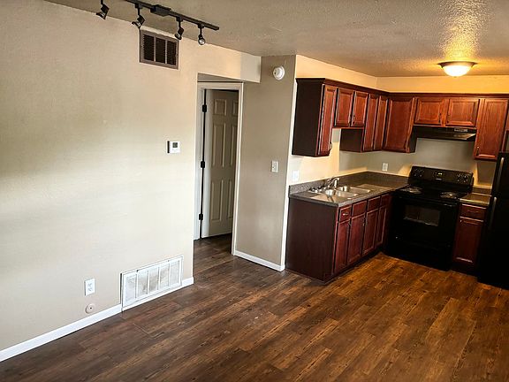 3rd image of 918 S Robberson Ave APT C6