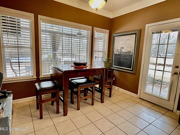 4th image of 2385 Oak Creek Dr