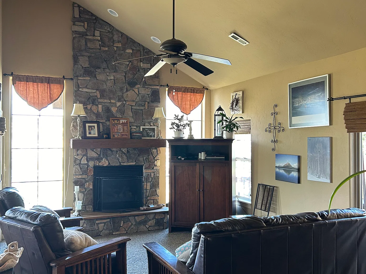201 Bluffs Dr — Photo 4